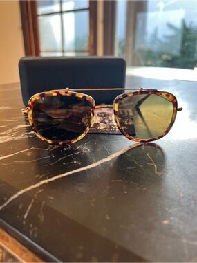 KREWE | Accessories | Krewe Elizabeth Scallop Sunglasses  display picture 1